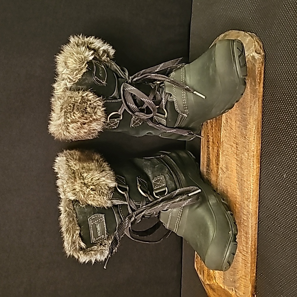 Khombu Fur Boots
